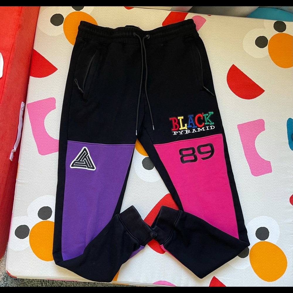 Black pyramid 80s/90s theme joggers size large